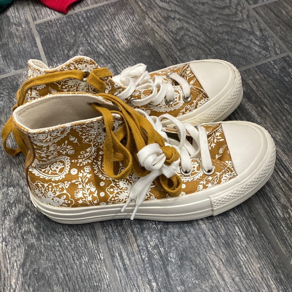 Converse shoes